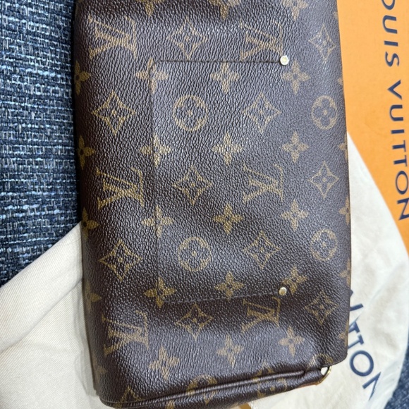 Louis Vuitton Monogram Favorite MM - Picture 6 of 15